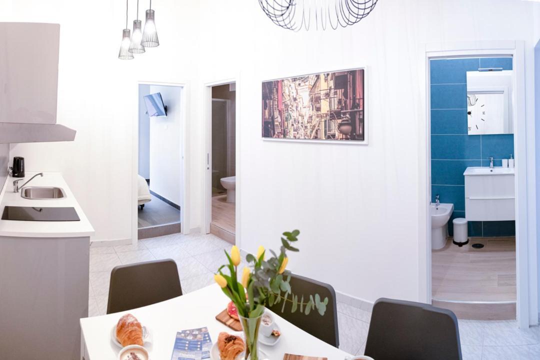 Preziosi 61 Apartment Napoli Bagian luar foto